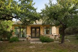 Boutique 1BR Retreat, chilled & heated cowboy pool