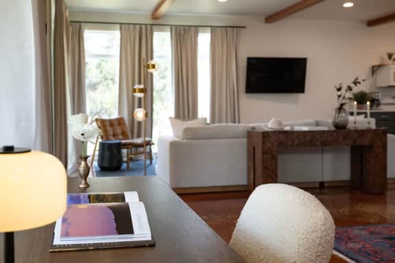 Boutique 1BR Retreat, chilled & heated cowboy pool