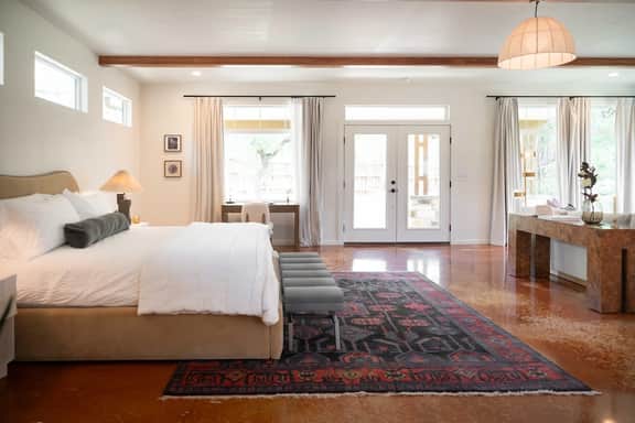 Boutique 1BR Retreat, chilled & heated cowboy pool
